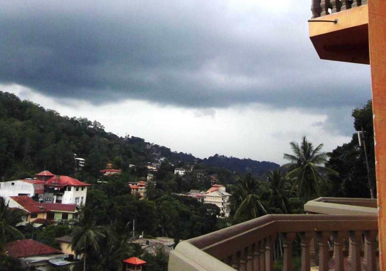 Majestic Tourist Hotel Kandy Exterior foto